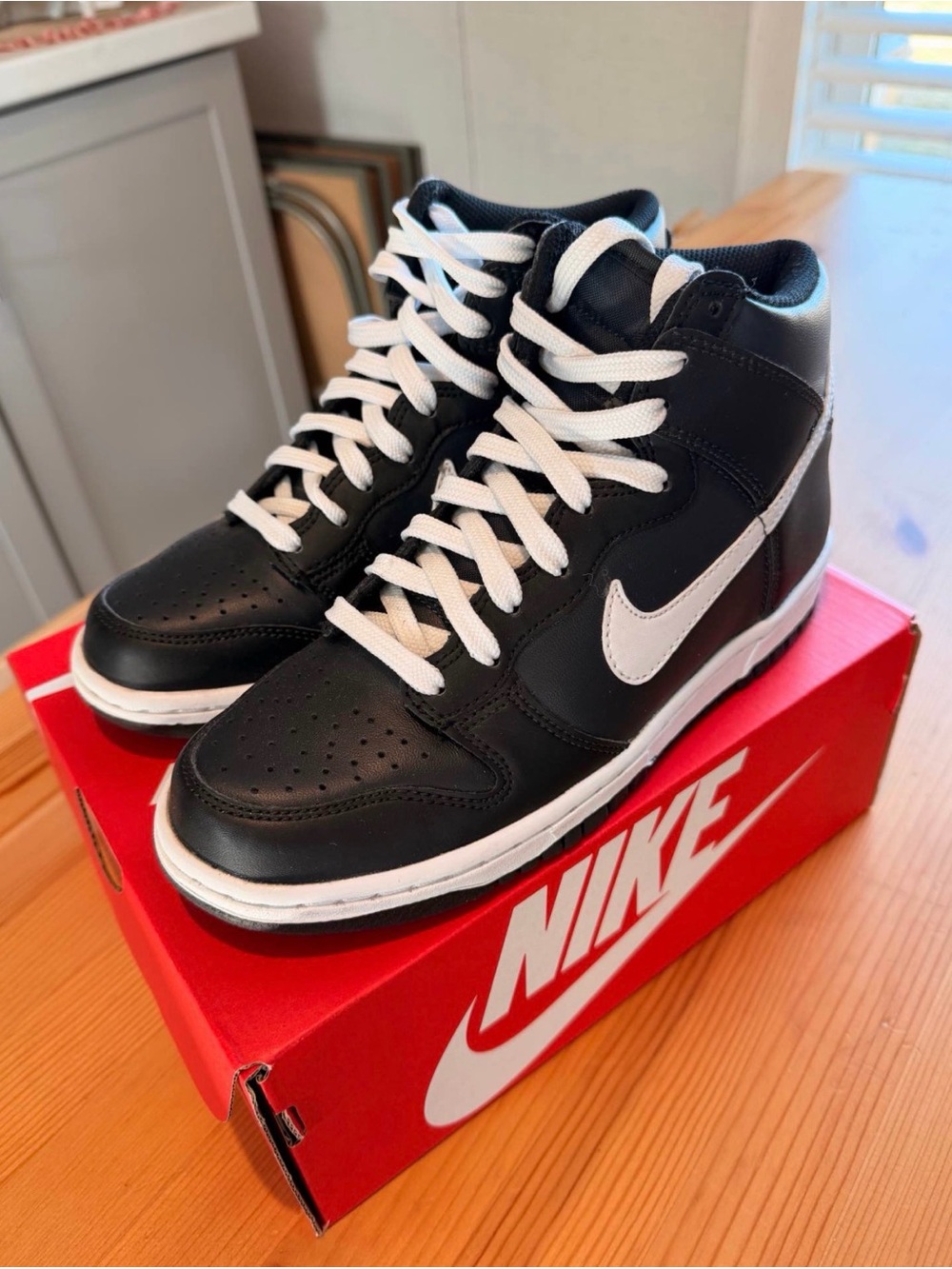 New Women’s sz 6 Nike Black and White High-Top Sneakers with White Swoosh